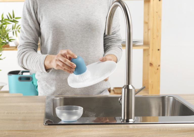 Soap dispensing Dishbrush